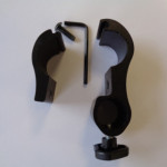 Bride de fixation dossier fauteuil roulant Ø25mm pour tige porte sérum Ø14mm à 20mm